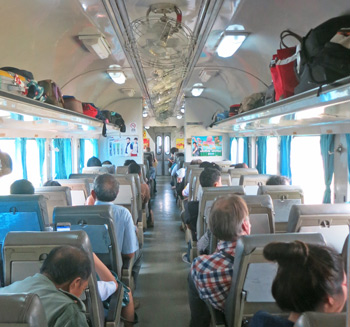 voyageurs en train en Thailande