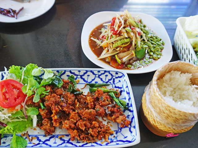nourriture typique de l'Isan en Thailande