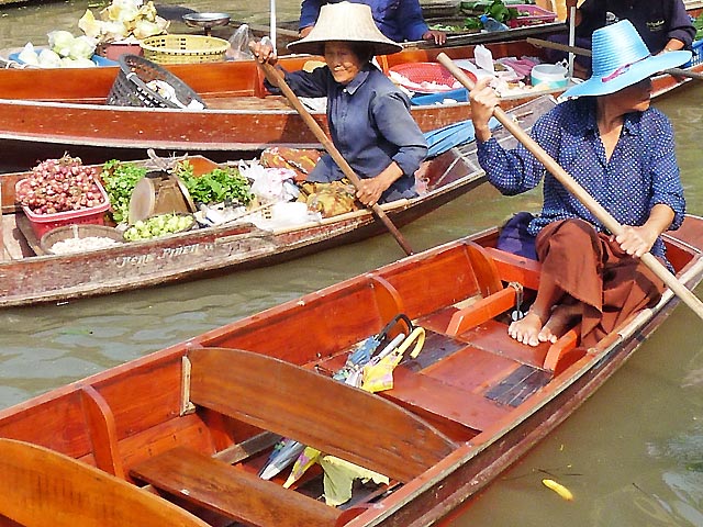 vendeuse marché flottant thailande