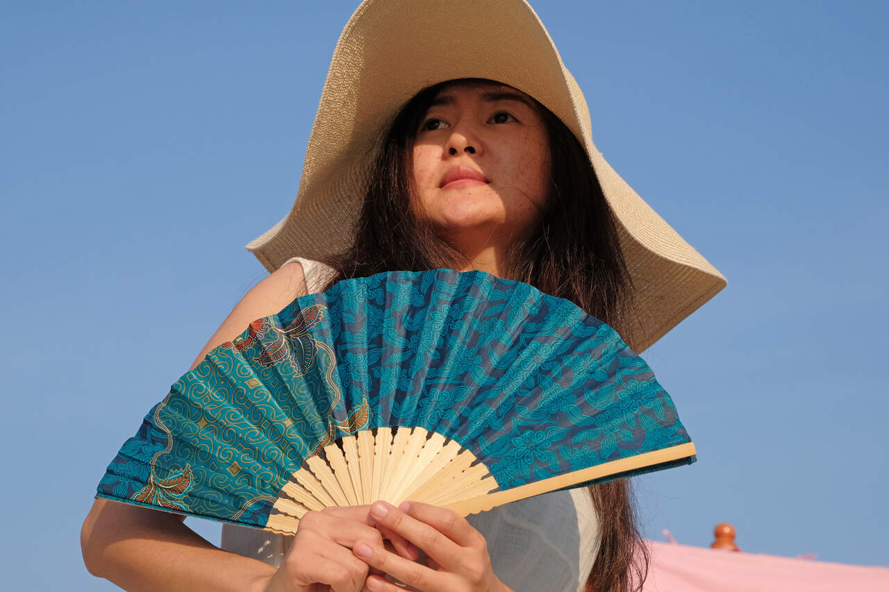 femme thailandaise avec un éventail