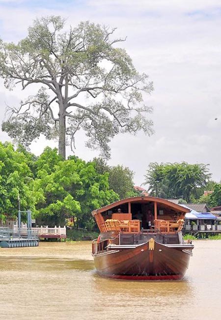 jonque de luxe sur le Chao Praya de Bangkok à Ayuthaya