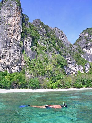 masque et tuba sur la côte d'Andaman en Thailande