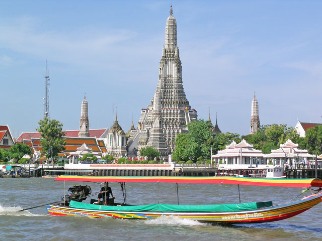 temple de l'aube et chao phraya thailande