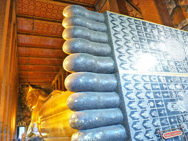 wat pho bangkok bouddha couché thailande
