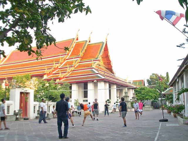 volley dans un temple Bangkok thailande