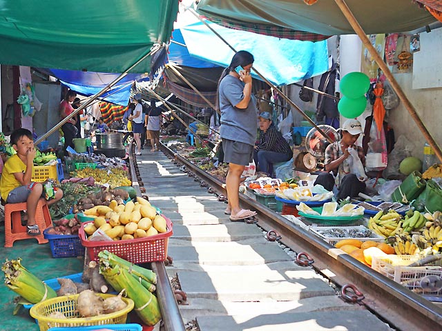 train marché thailande