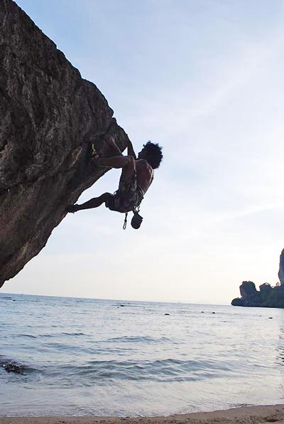 moniteur d'escalade de Krabi Rock Climbing
